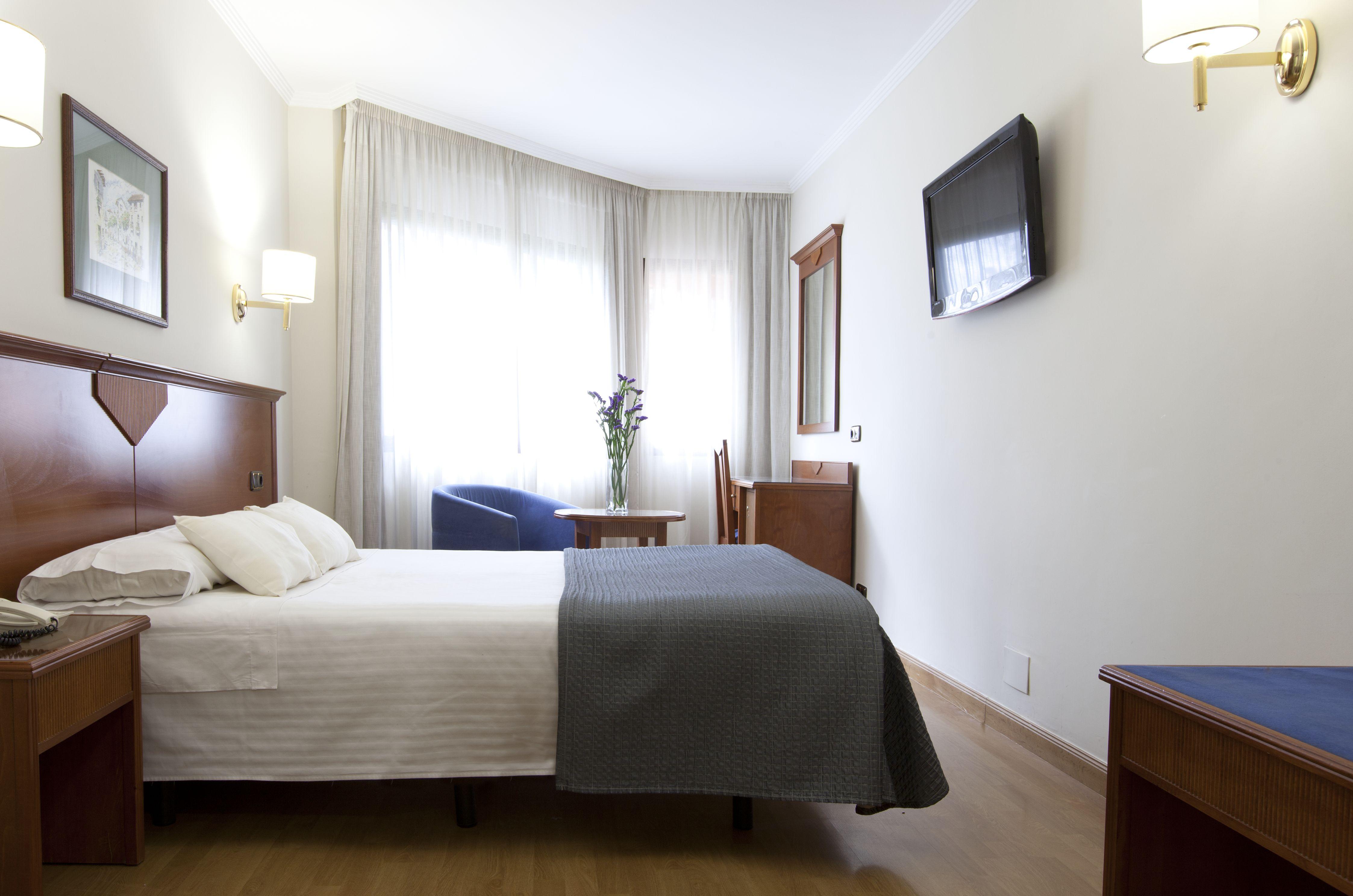 Porcel Alixares Hotel Granada Room photo